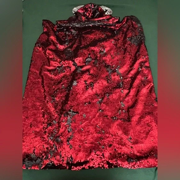 Minnie Mouse Reversible Sequin Hooded Blanket - Picture 8 of 11